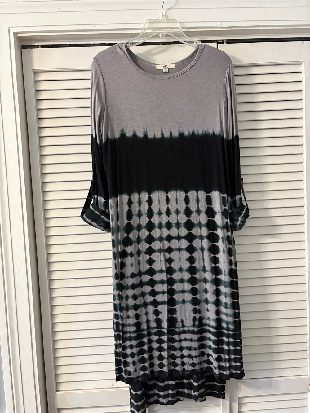 Ya Los Angeles Gray and Black Tie-Dye Long Sleeve Shift Dress